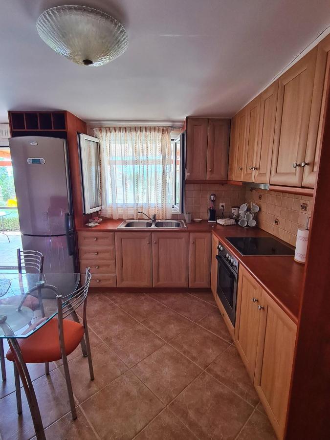 Guesthouse Petrothalassa Порто Хели Экстерьер фото
