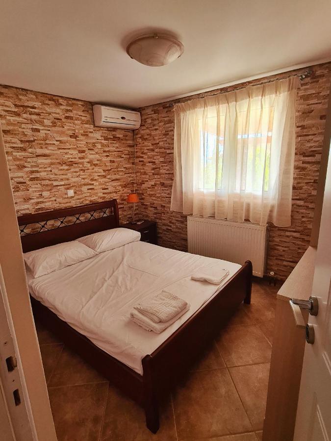 Guesthouse Petrothalassa Порто Хели Экстерьер фото